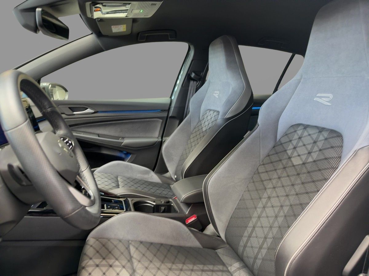 Volkswagen Golf 2023 г. Серый, пробег 19949 км
