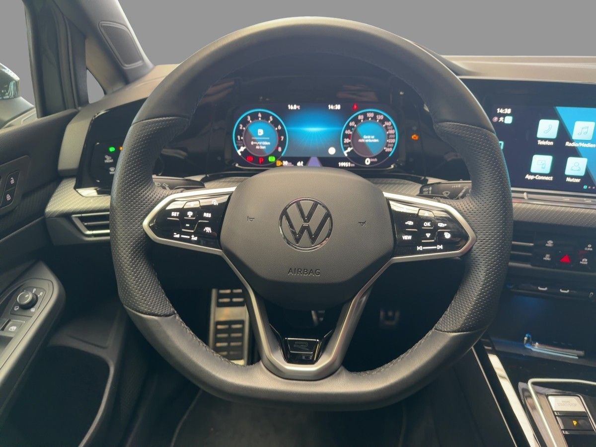 Volkswagen Golf 2023 г. Серый, пробег 19949 км