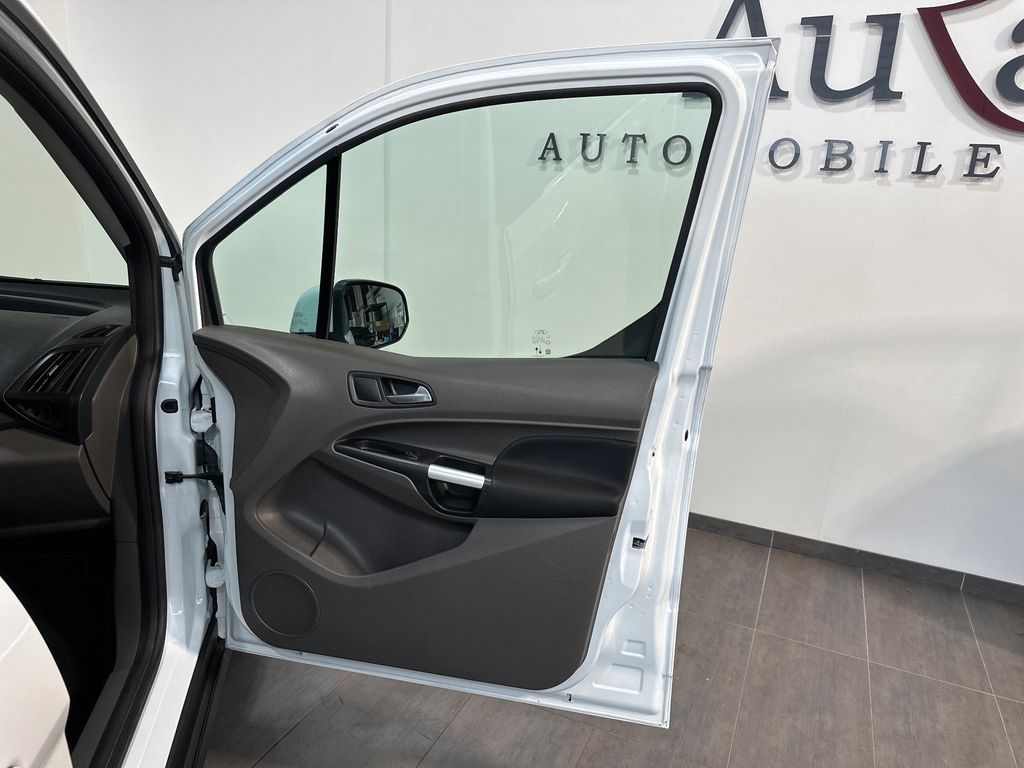 Ford GRAND TOURNEO 2022 г. Белый, пробег 59750 км
