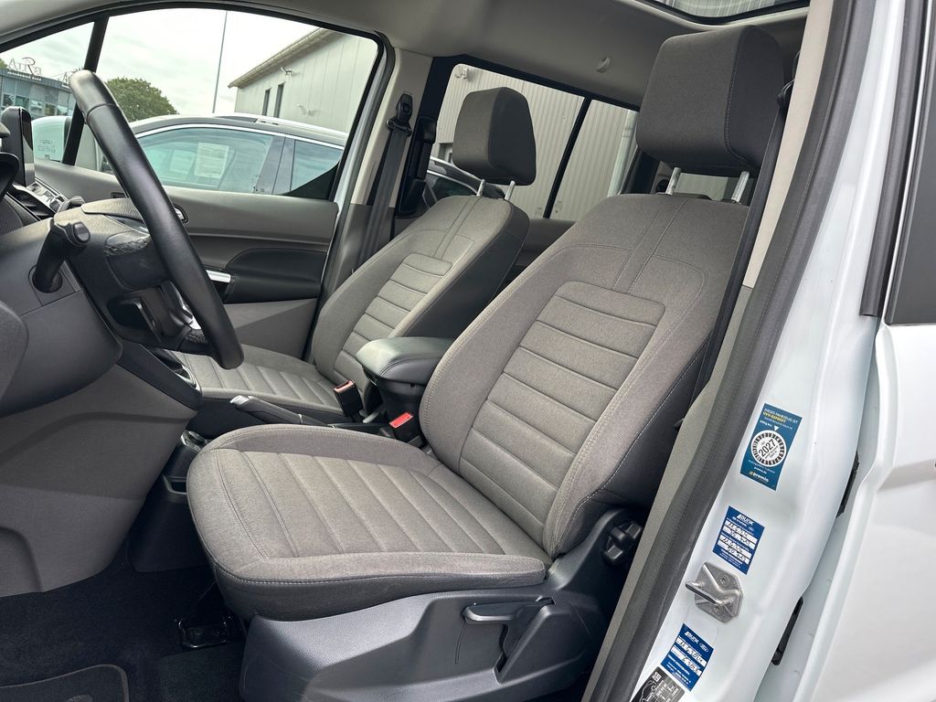 Ford GRAND TOURNEO 2022 г. Белый, пробег 59750 км