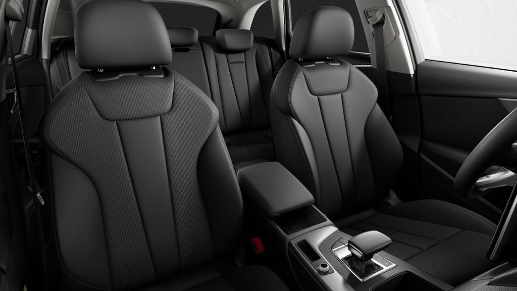 Audi A4 2023 г. Серебристый, пробег 53000 км