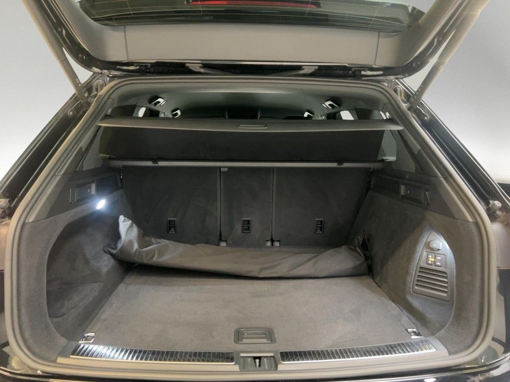Volkswagen Touareg 2022 г. Чёрный, пробег 42977 км