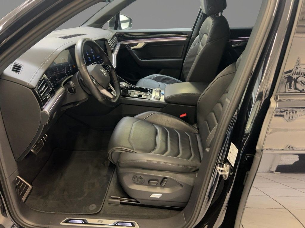 Volkswagen Touareg 2022 г. Чёрный, пробег 42977 км