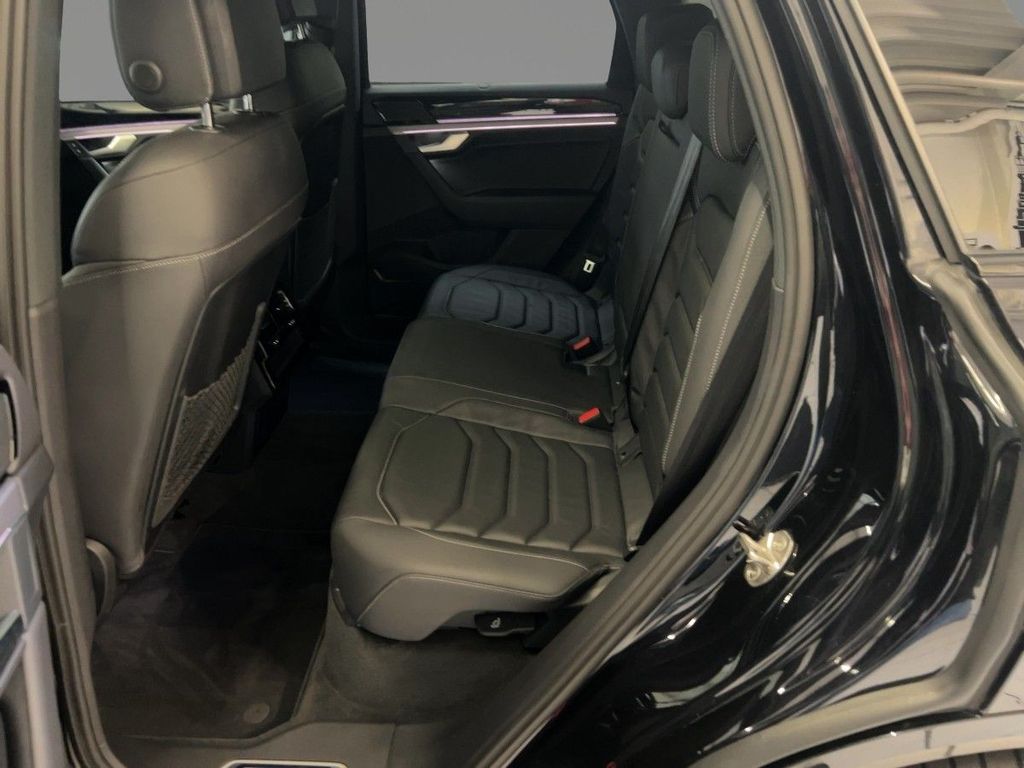 Volkswagen Touareg 2022 г. Чёрный, пробег 42977 км