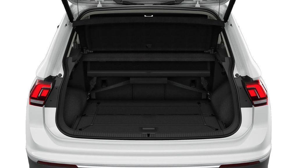Volkswagen Tiguan 2023 г. Белый, пробег 46567 км