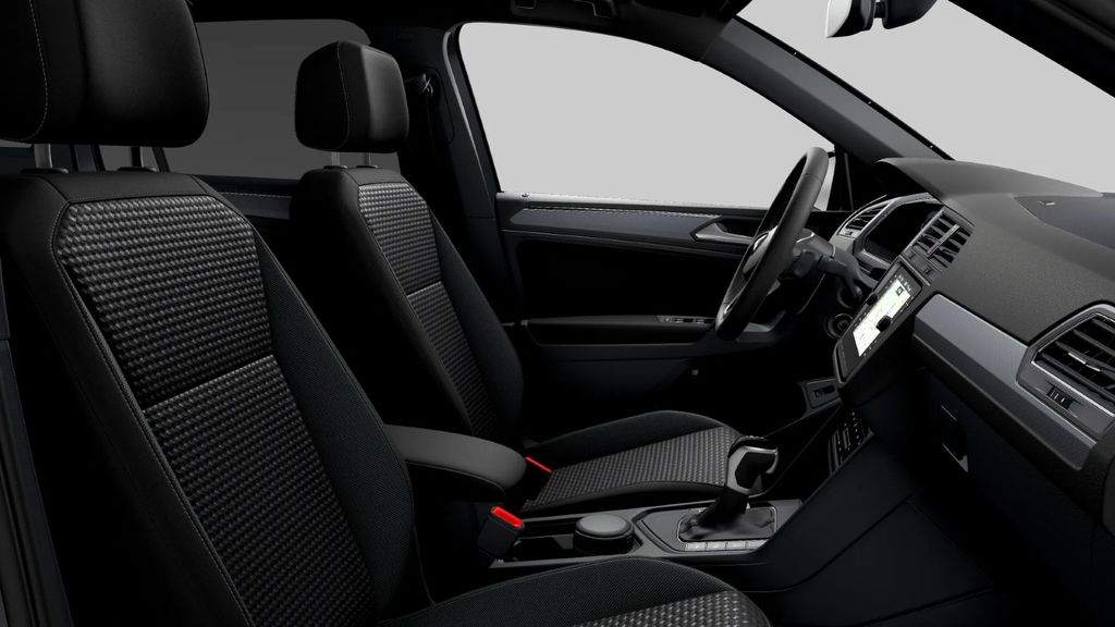 Volkswagen Tiguan 2023 г. Серый, пробег 17391 км