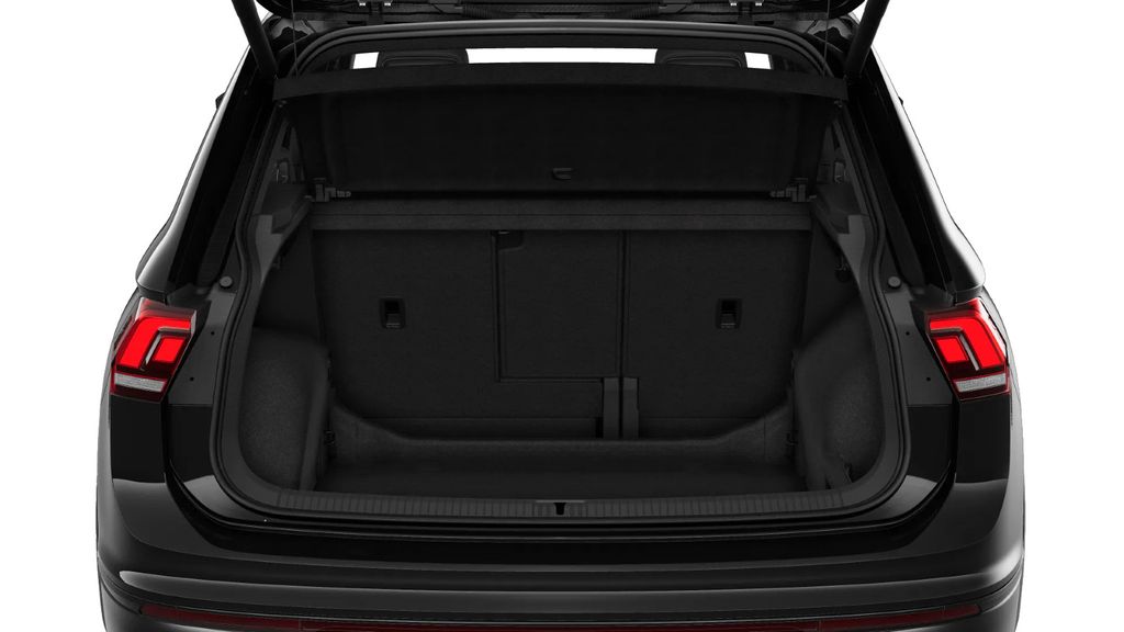 Volkswagen Tiguan 2024 г. Чёрный, пробег 42865 км
