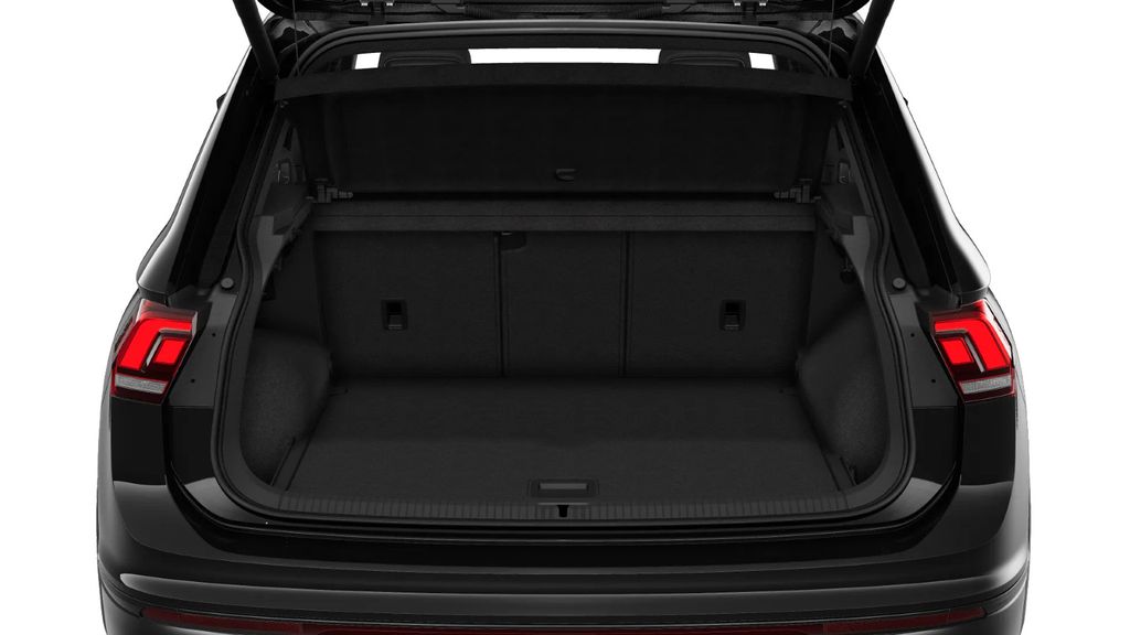 Volkswagen Tiguan 2024 г. Чёрный, пробег 35769 км