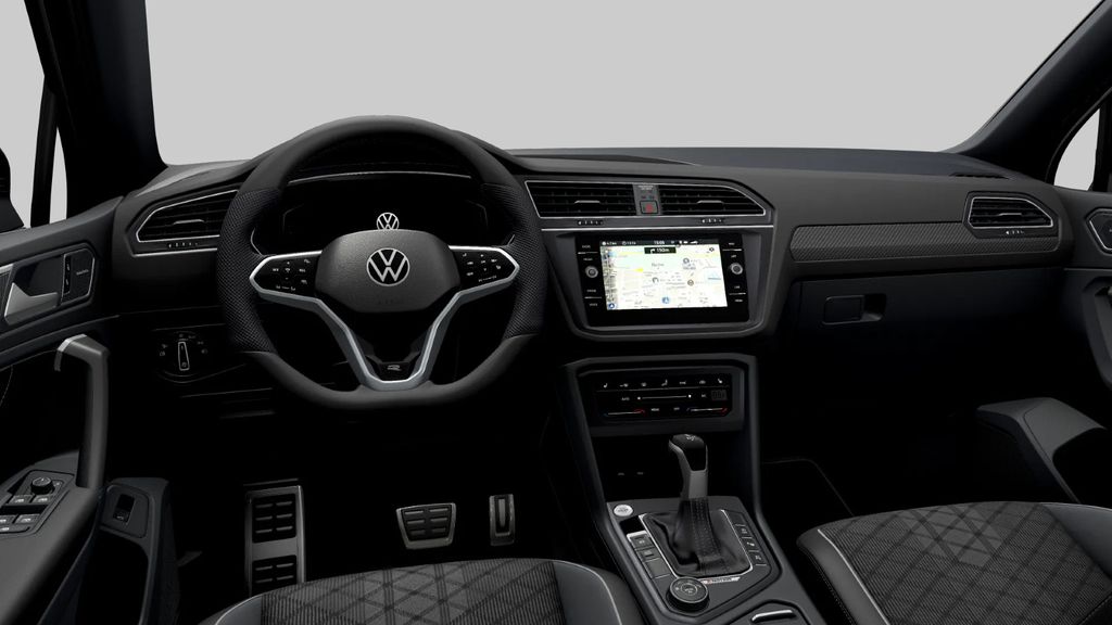 Volkswagen Tiguan 2023 г. Чёрный, пробег 27020 км