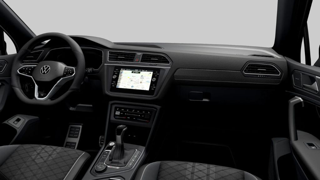 Volkswagen Tiguan 2023 г. Чёрный, пробег 27020 км