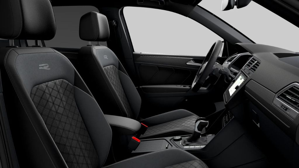 Volkswagen Tiguan 2023 г. Серый, пробег 29488 км