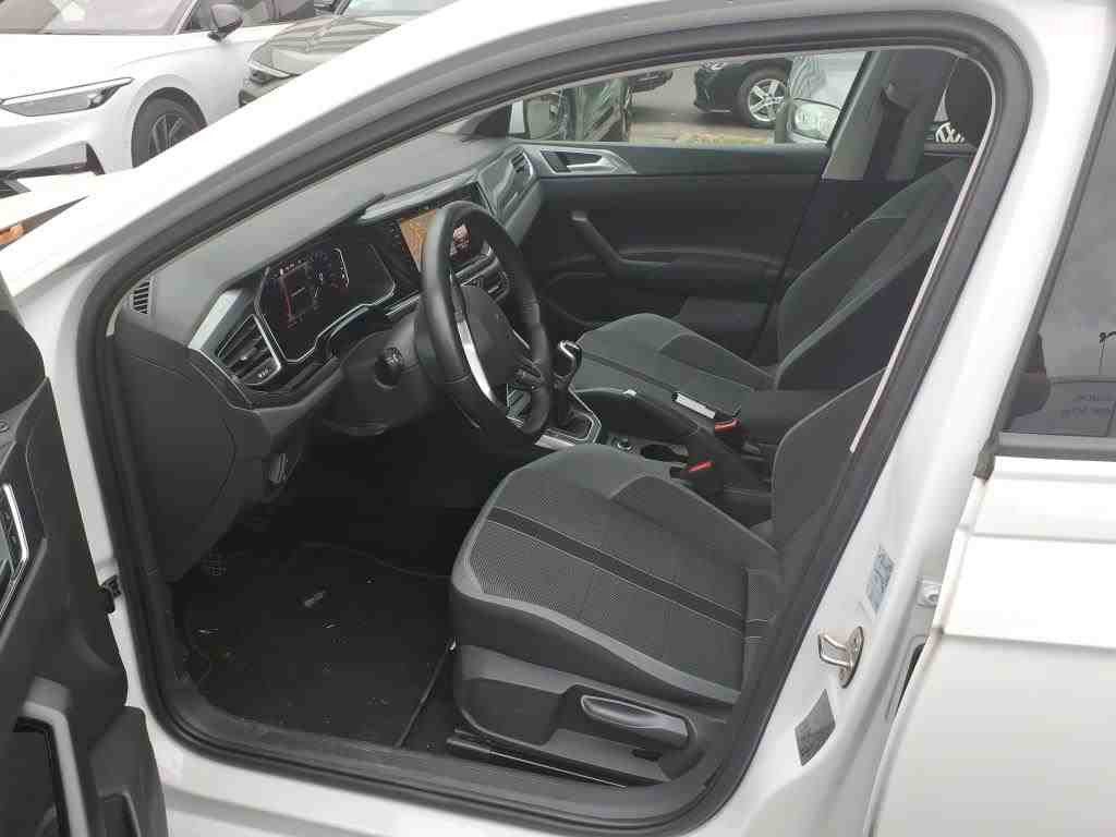 Volkswagen Polo 2023 г. Белый, пробег 29930 км