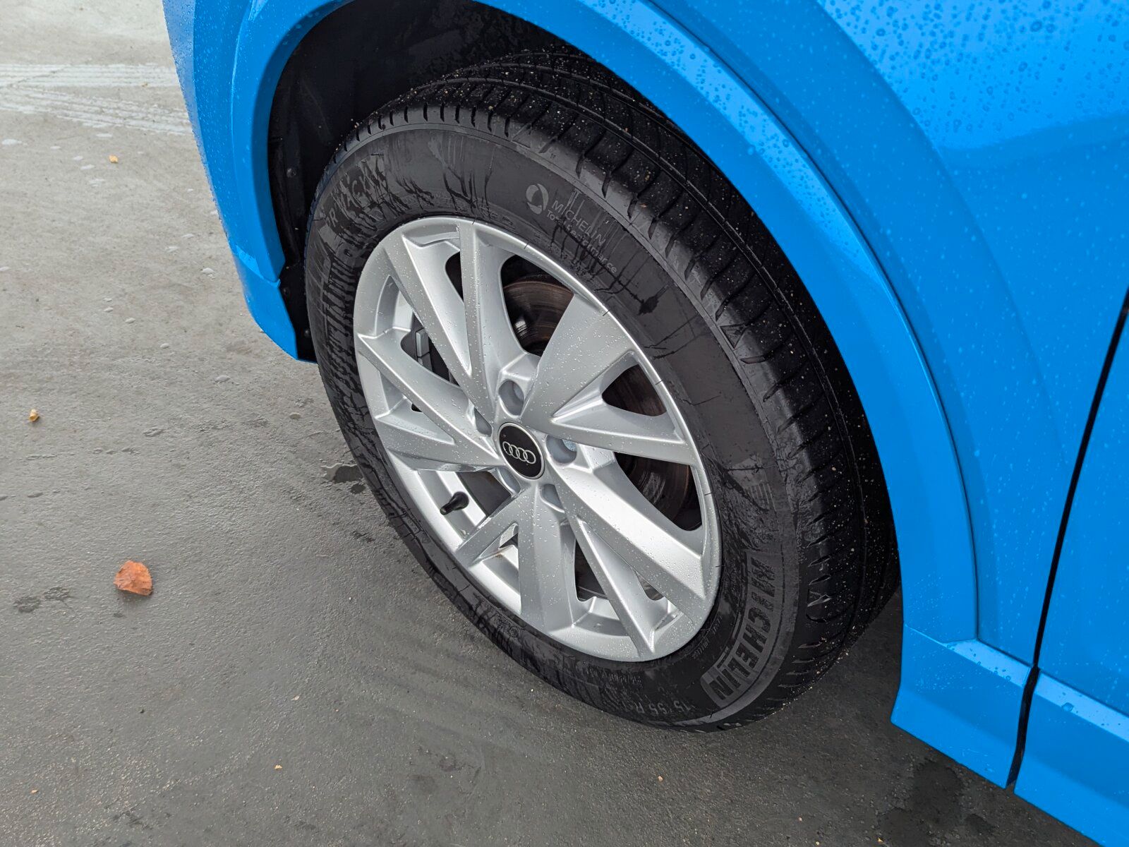 Audi Q2 2023 г. Синий, пробег 33400 км