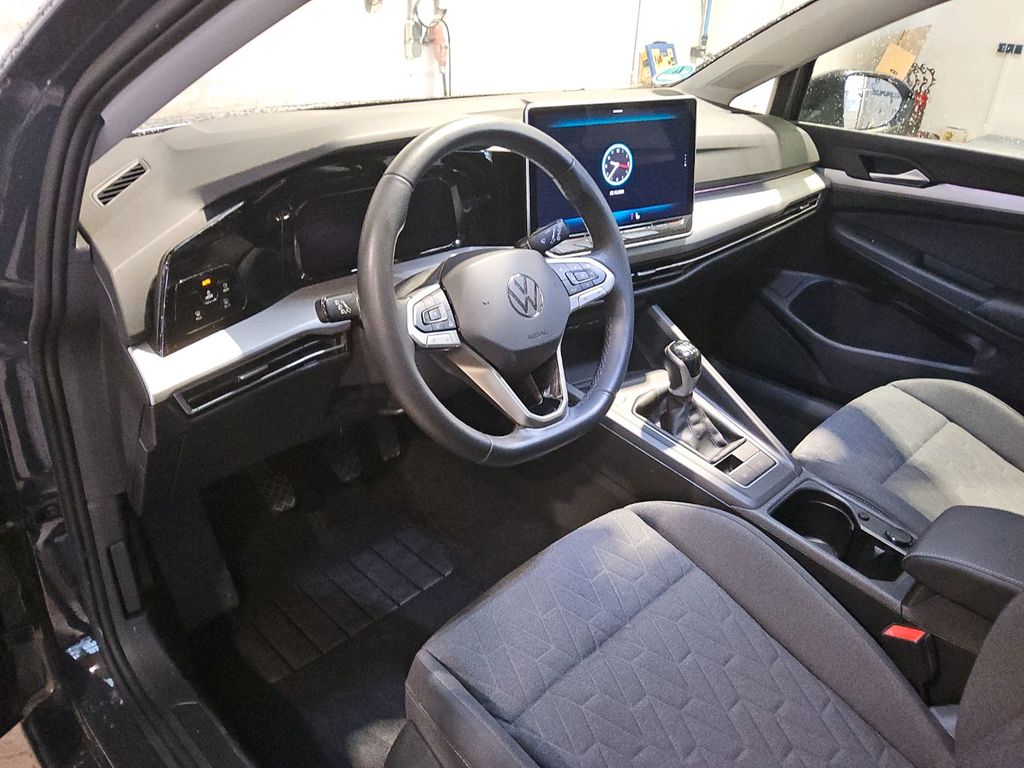 Volkswagen Golf 2024 г. Серый, пробег 17937 км