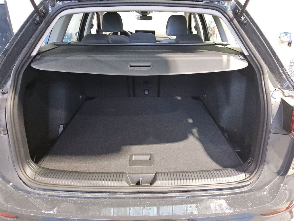 Volkswagen Golf 2024 г. Серый, пробег 17937 км