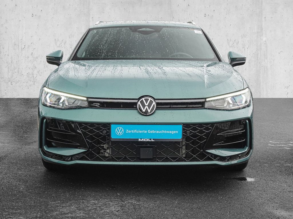 Volkswagen Passat 2025 г. Зелёный, пробег 10230 км