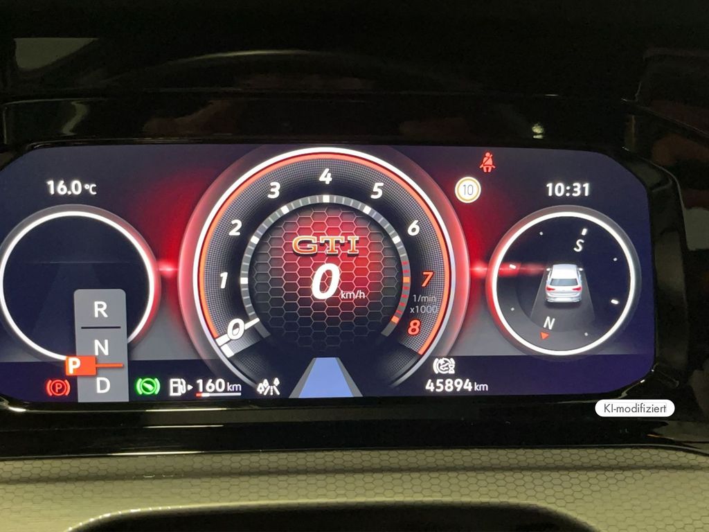 Volkswagen Golf 2024 г. Серый, пробег 45892 км