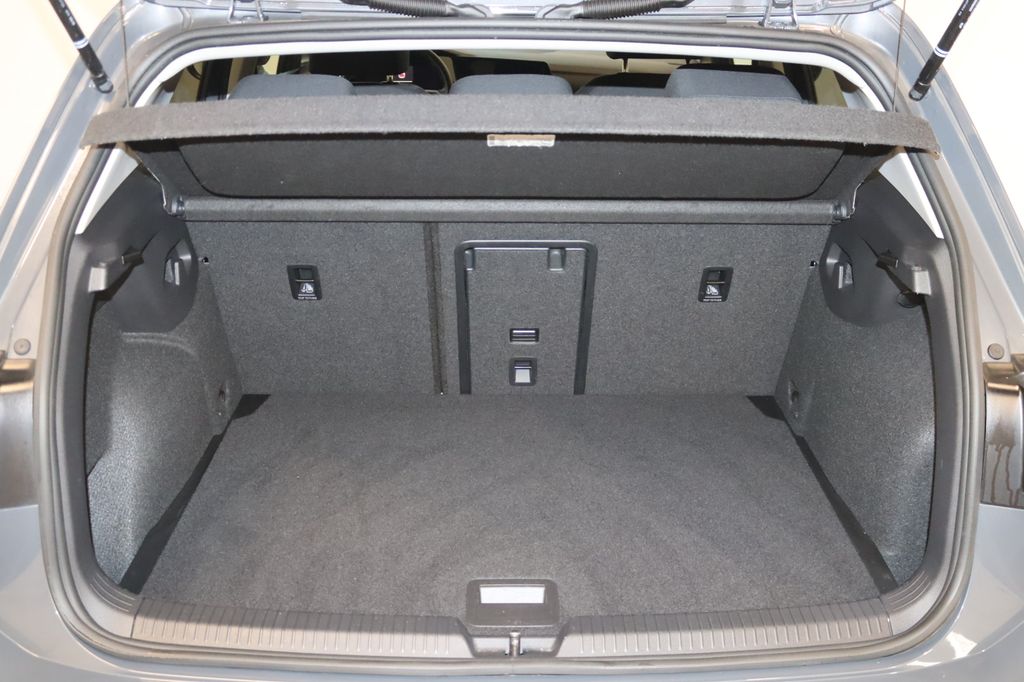 Volkswagen Golf 2023 г. Серый, пробег 58600 км