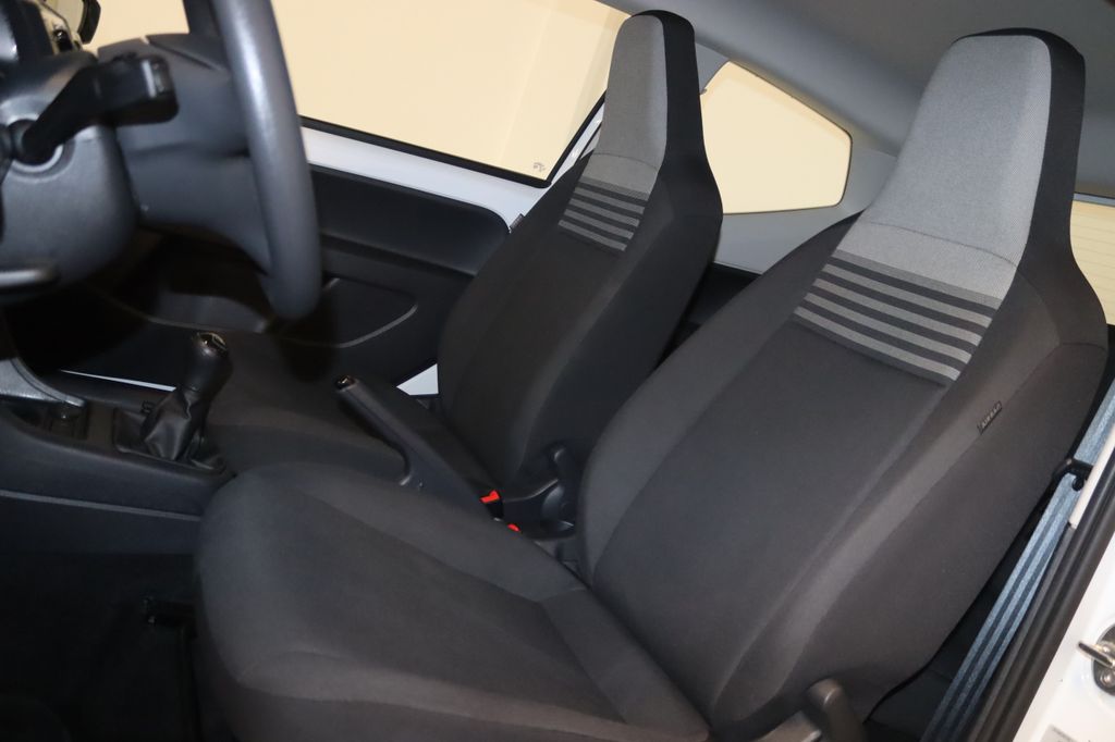 Volkswagen up! 2021 г. Белый, пробег 59000 км
