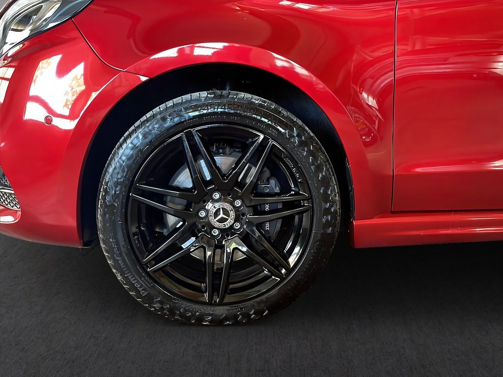 Mercedes-Benz V 300 2022 г. Красный, пробег 39995 км