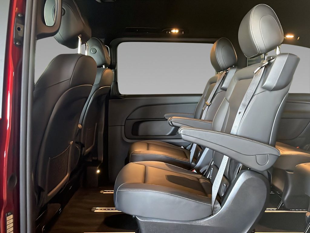 Mercedes-Benz V 300 2022 г. Красный, пробег 39995 км