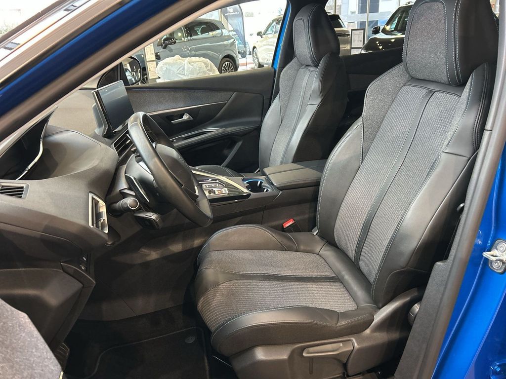 Peugeot 3008 2021 г. Синий, пробег 58500 км