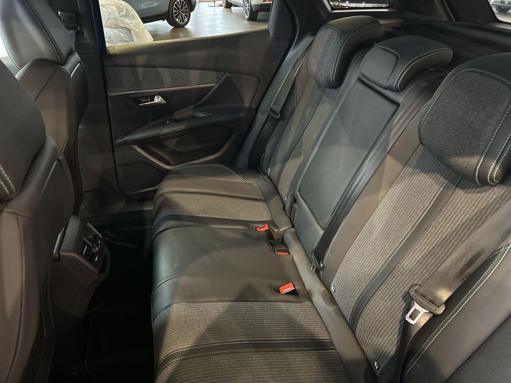 Peugeot 3008 2021 г. Синий, пробег 58500 км