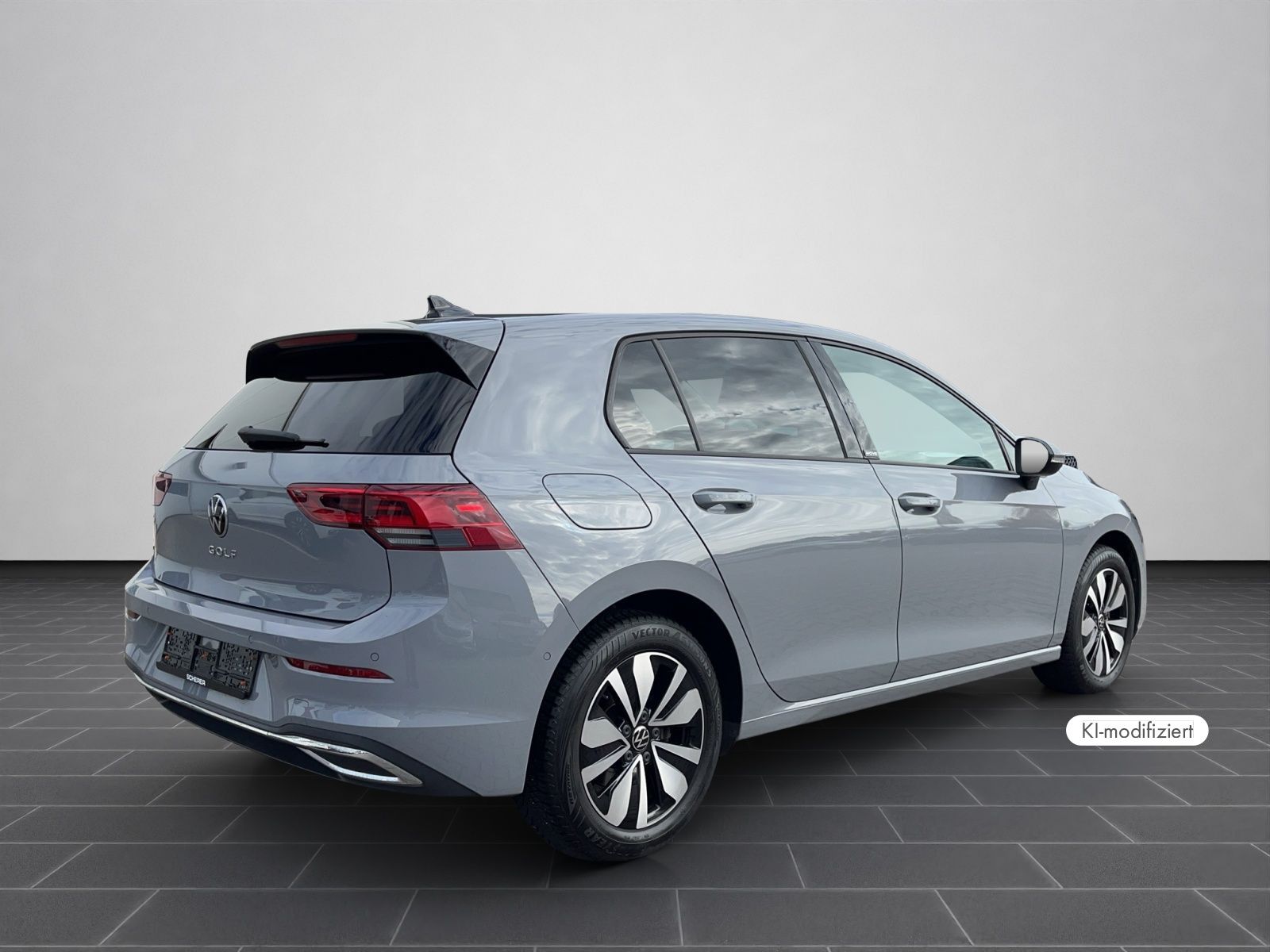 Volkswagen Golf 2023 г. Серый, пробег 37500 км
