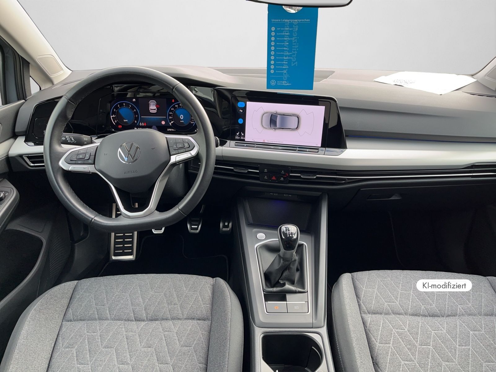 Volkswagen Golf 2023 г. Серый, пробег 37500 км