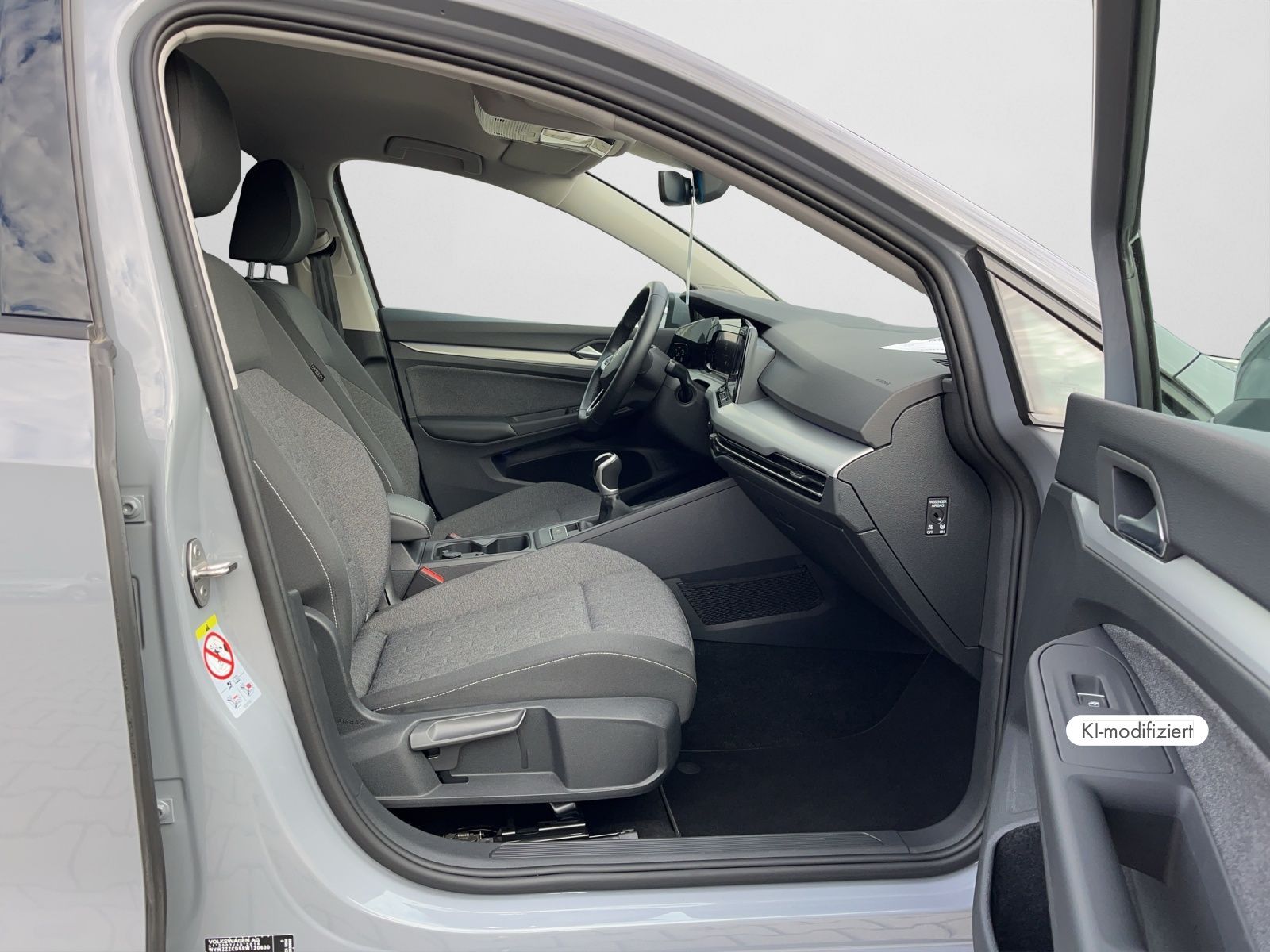 Volkswagen Golf 2023 г. Серый, пробег 37500 км