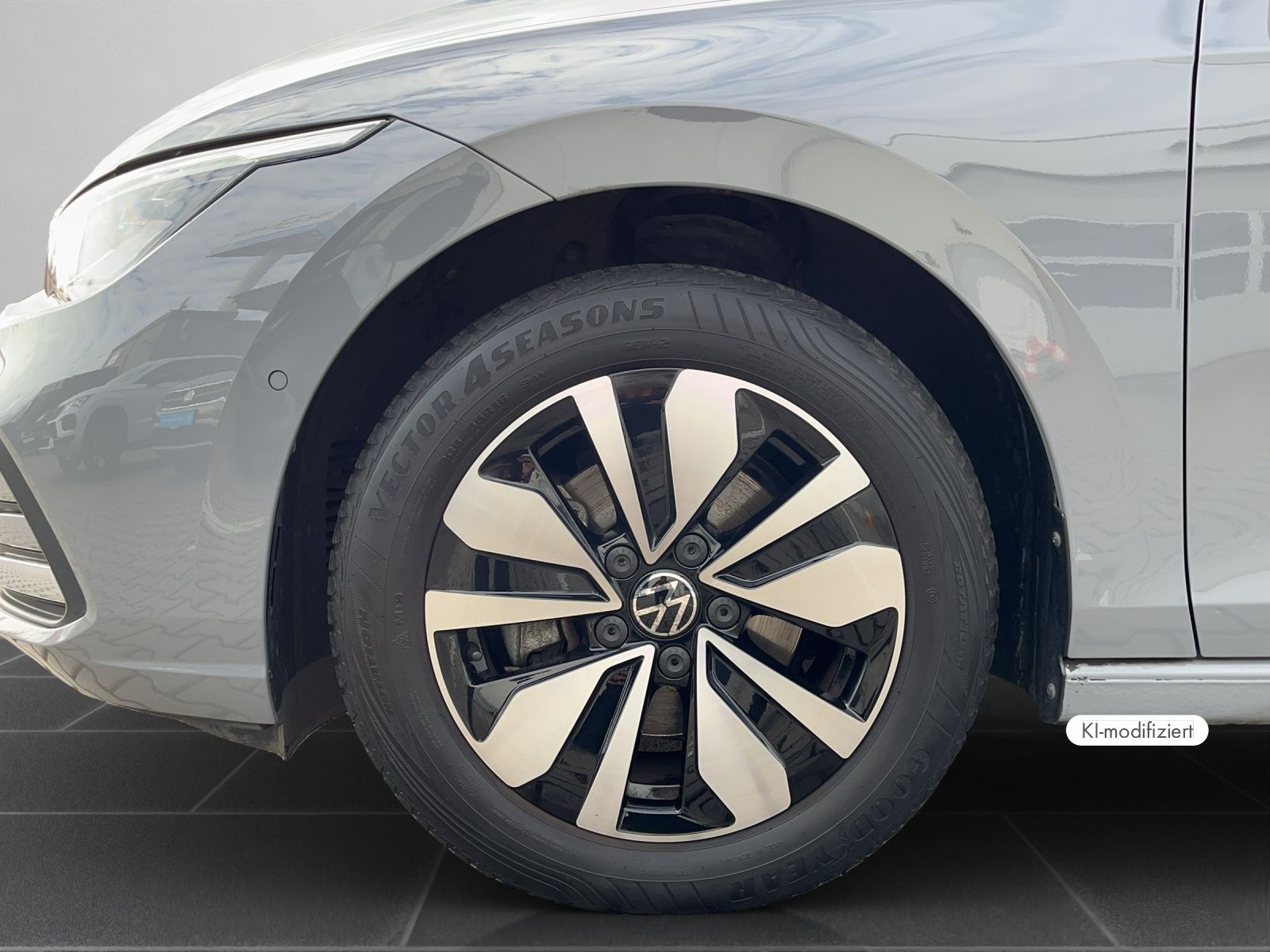 Volkswagen Golf 2023 г. Серый, пробег 37500 км