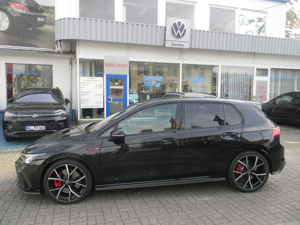 Volkswagen Golf 2024 г. Чёрный, пробег 49850 км
