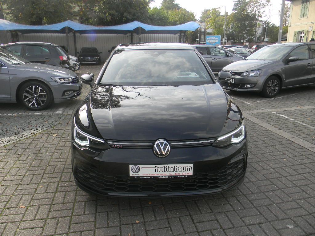 Volkswagen Golf 2024 г. Чёрный, пробег 49850 км