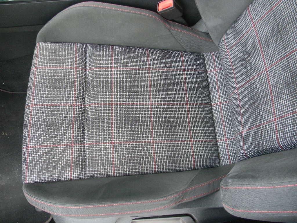 Volkswagen Golf 2024 г. Чёрный, пробег 49850 км