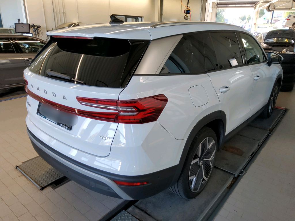 Skoda Kodiaq 2024 г. Белый, пробег 53000 км