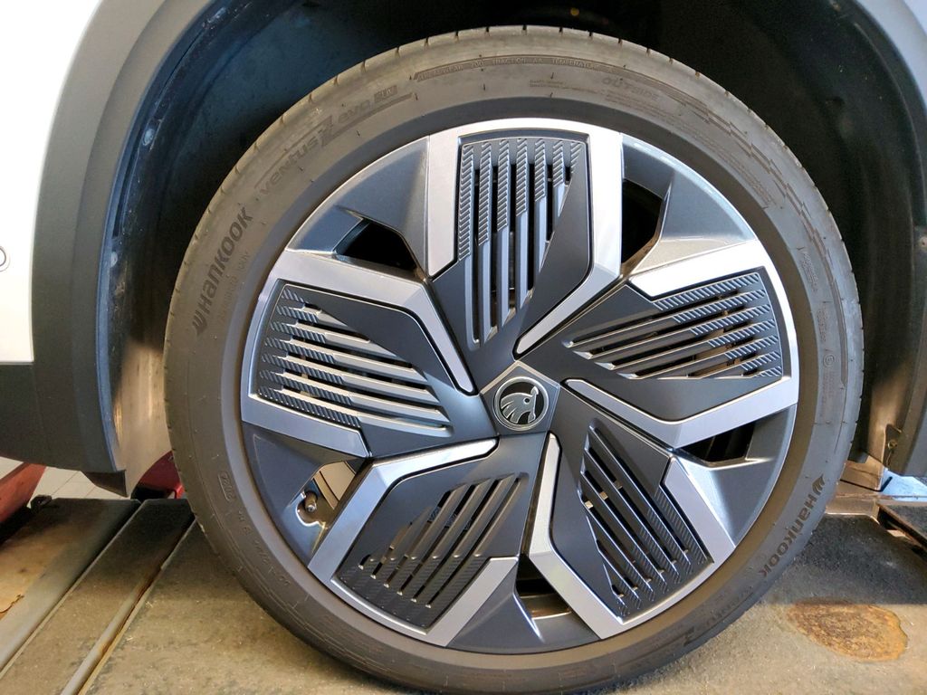 Skoda Kodiaq 2024 г. Белый, пробег 53000 км