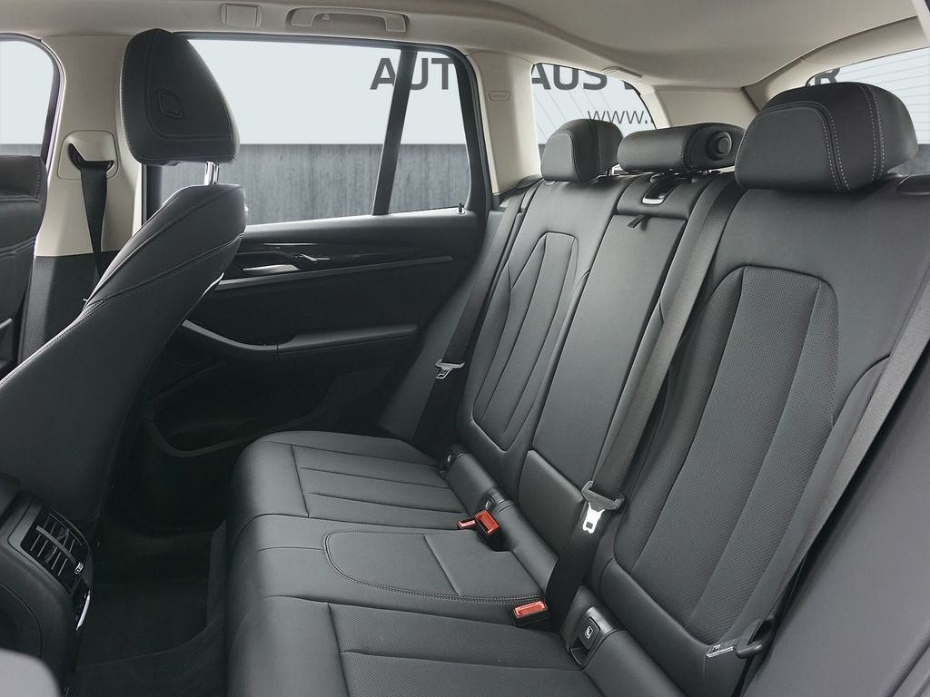 BMW X3 2023 г. Белый, пробег 49650 км