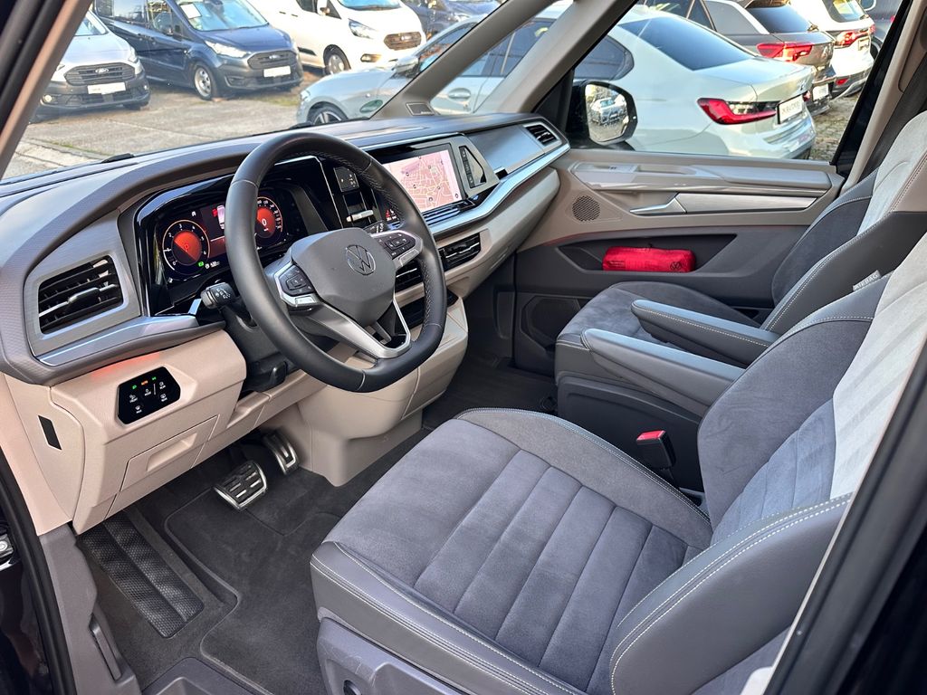 Volkswagen T7 MULTIVAN 2024 г. Чёрный, пробег 54300 км