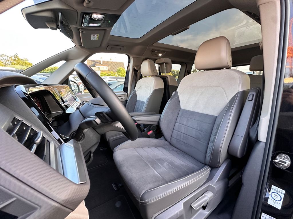 Volkswagen T7 MULTIVAN 2024 г. Чёрный, пробег 54300 км