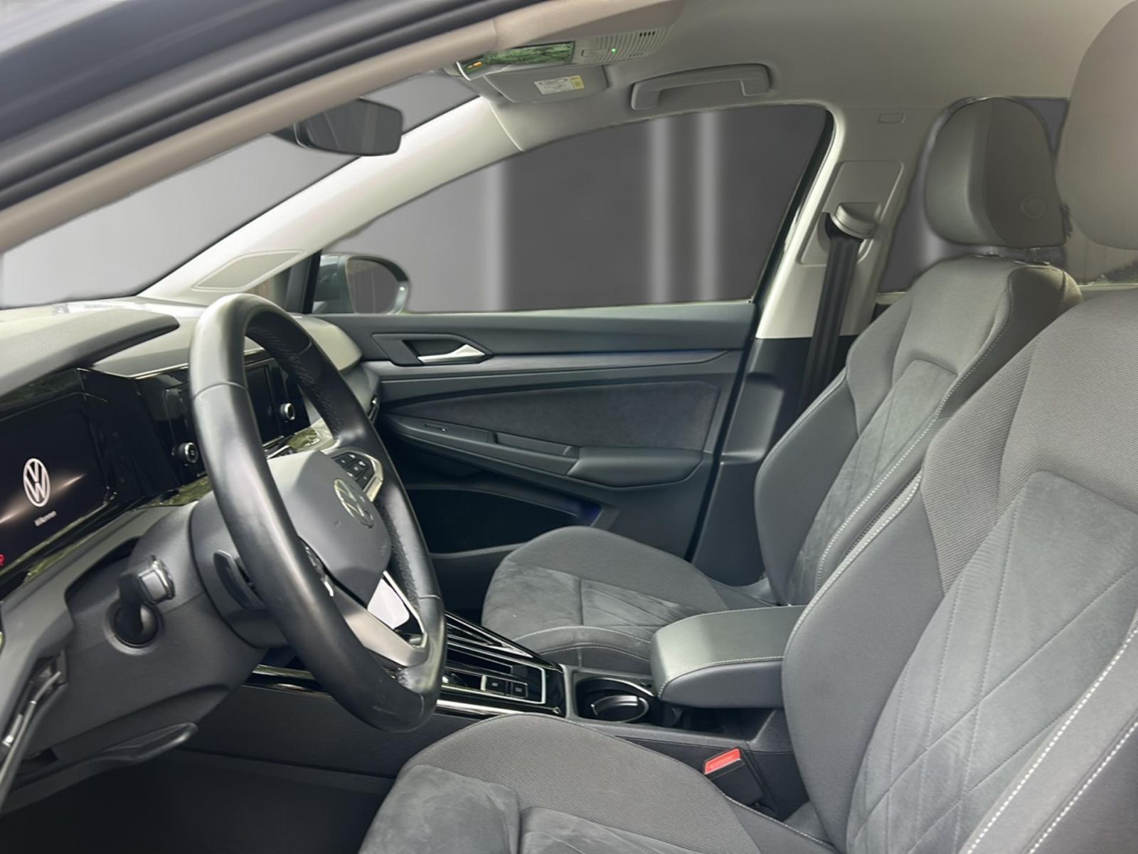 Volkswagen Golf 2024 г. Серый, пробег 45819 км
