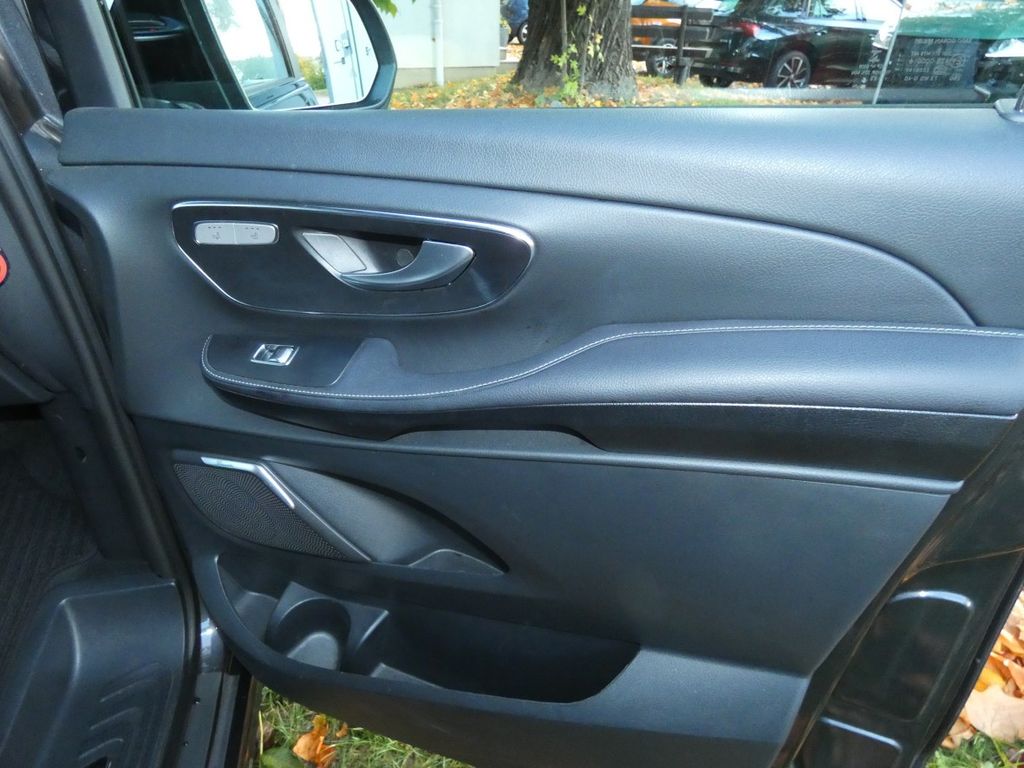 Mercedes-Benz V 300 2022 г. Серый, пробег 35500 км