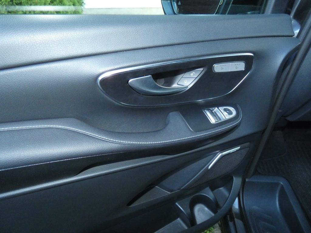 Mercedes-Benz V 300 2022 г. Серый, пробег 35500 км