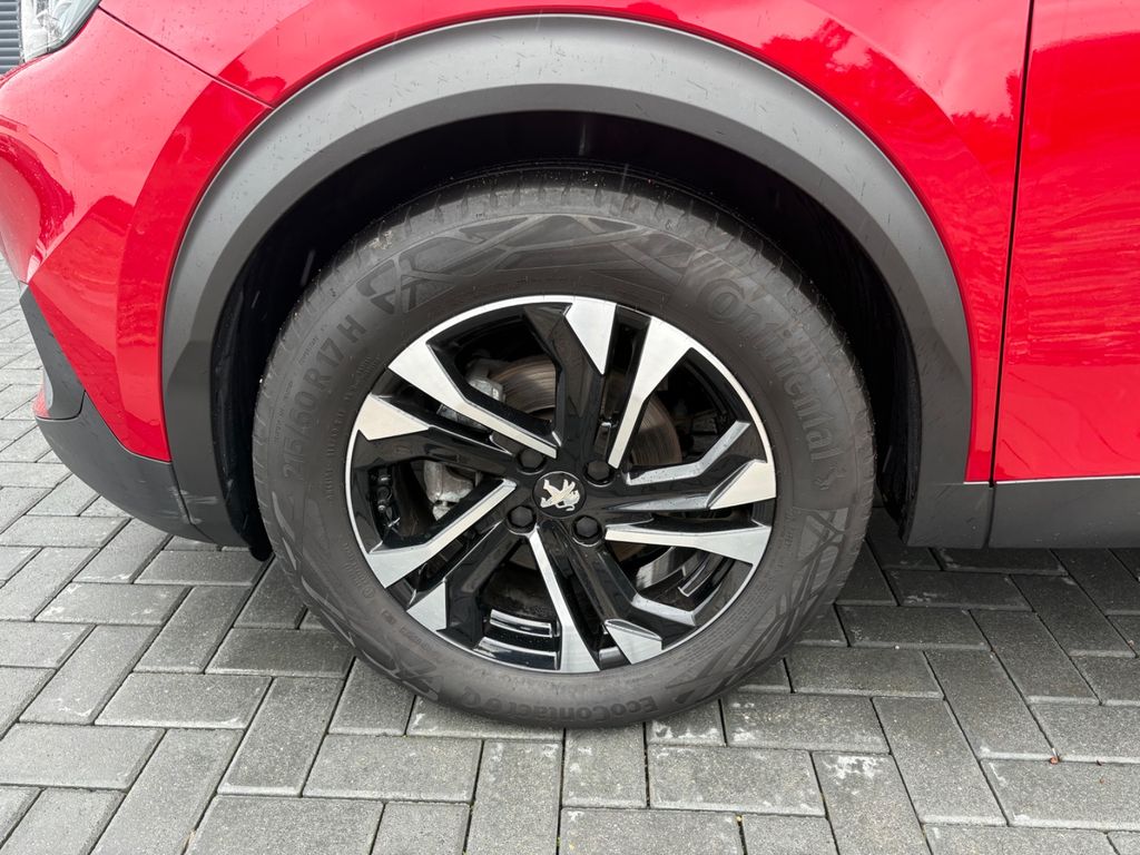 Peugeot 2008 2023 г. Красный, пробег 44000 км