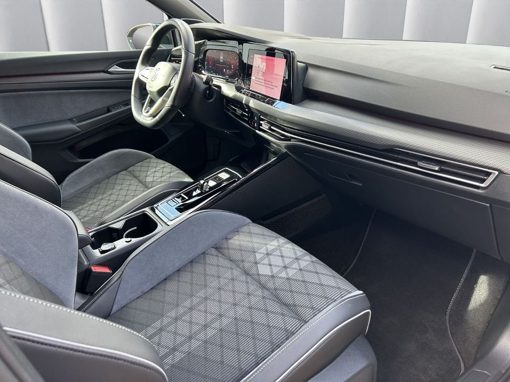Volkswagen Golf 2024 г. Серый, пробег 43331 км