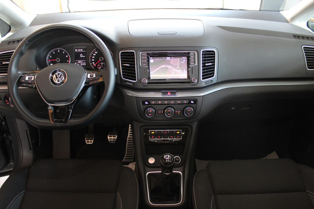 Volkswagen Sharan 2022 г. Серый, пробег 29000 км