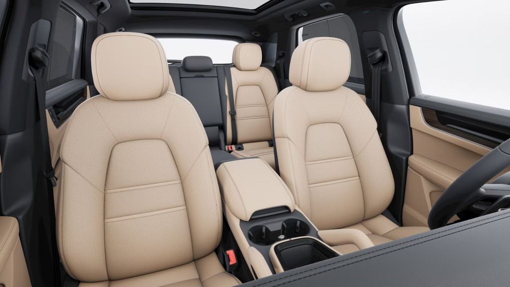 Porsche Cayenne 2023 г. Чёрный, пробег 40900 км