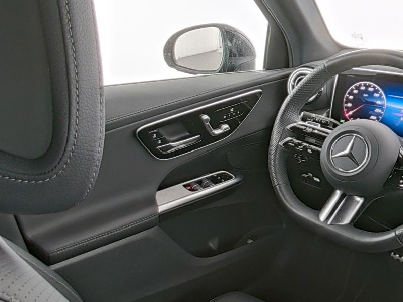 Mercedes-Benz GLC 220 2026 г. Чёрный, пробег 19504 км