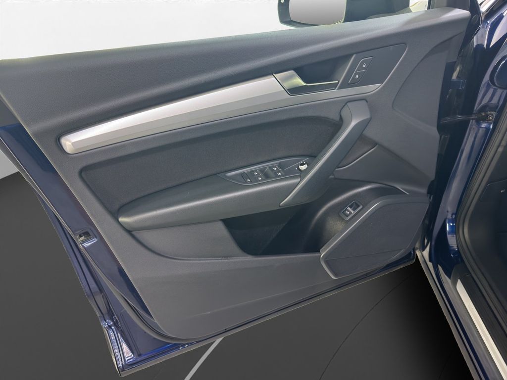 Audi Q5 2023 г. Синий, пробег 47696 км