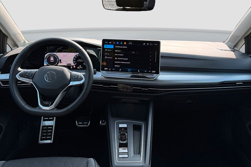 Volkswagen Golf 2025 г. Белый, пробег 25836 км