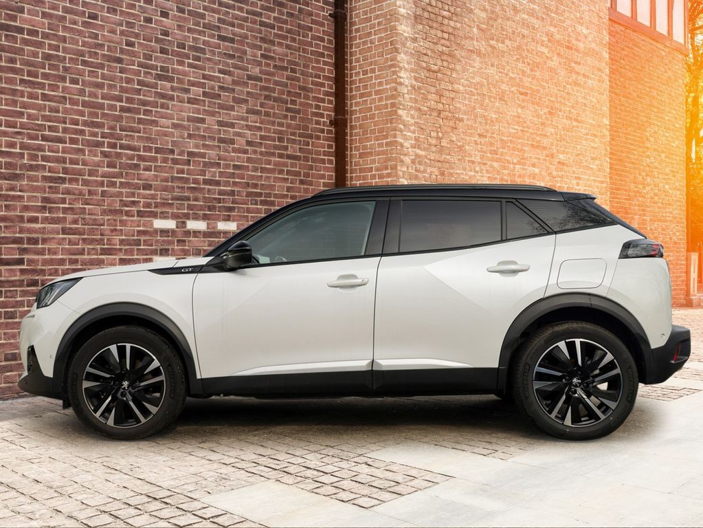 Peugeot 2008 2021 г. Белый, пробег 44000 км